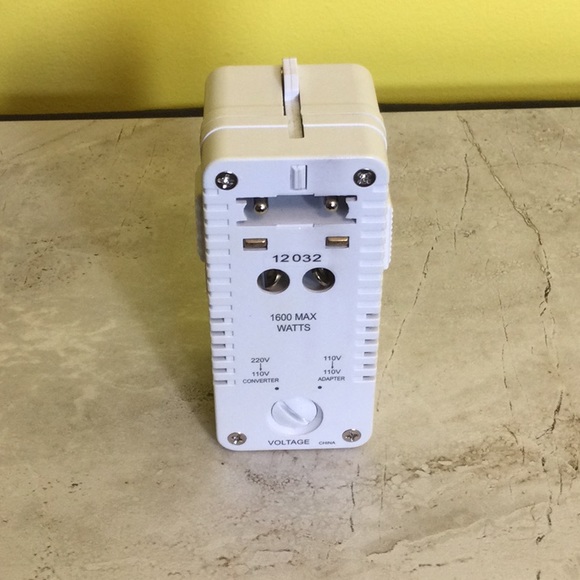 Brookstone Travel Power Converter - Picture 3 of 14